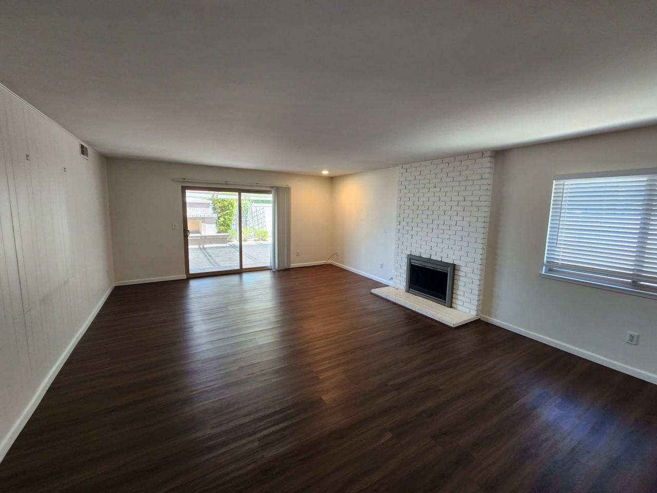 3240 Mercer Ln - Photo 2 of 21