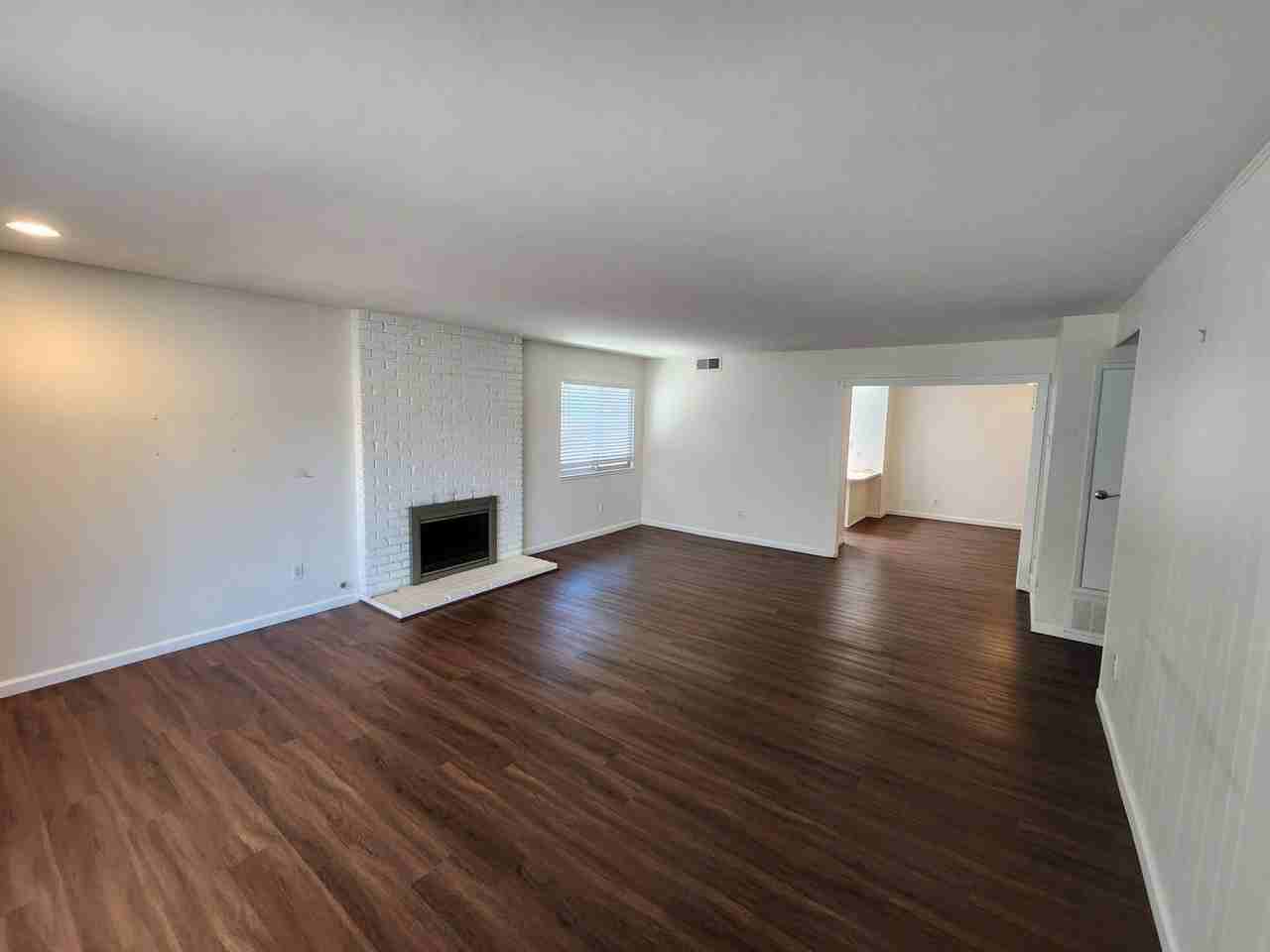 3240 Mercer Ln - Photo 3 of 21