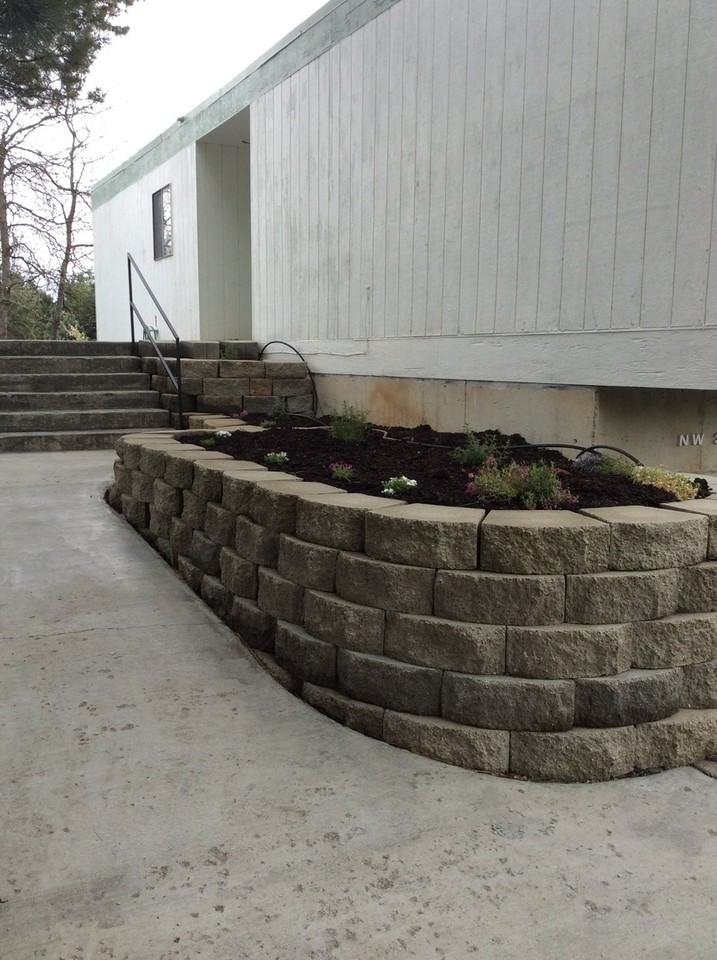 373 Nw Thomas St - Photo 2 of 11