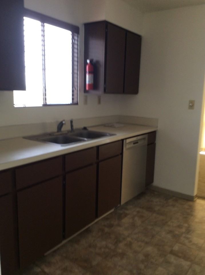 373 Nw Thomas St - Photo 4 of 11