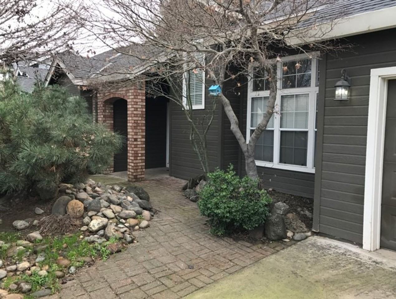 2704 Snyder Ave - Photo 3 of 12