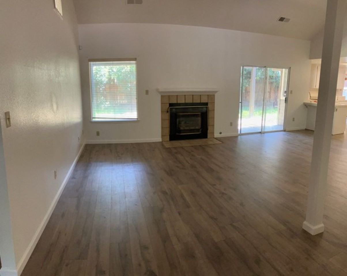 2704 Snyder Ave - Photo 4 of 12