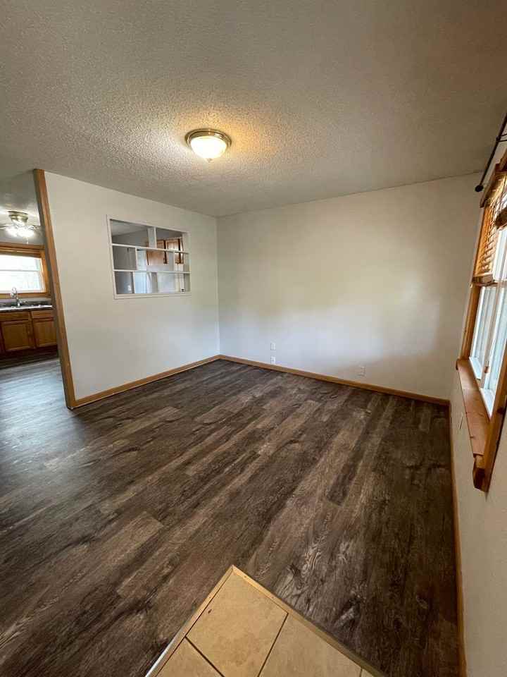 927 Blaine Ave - Photo 2 of 19