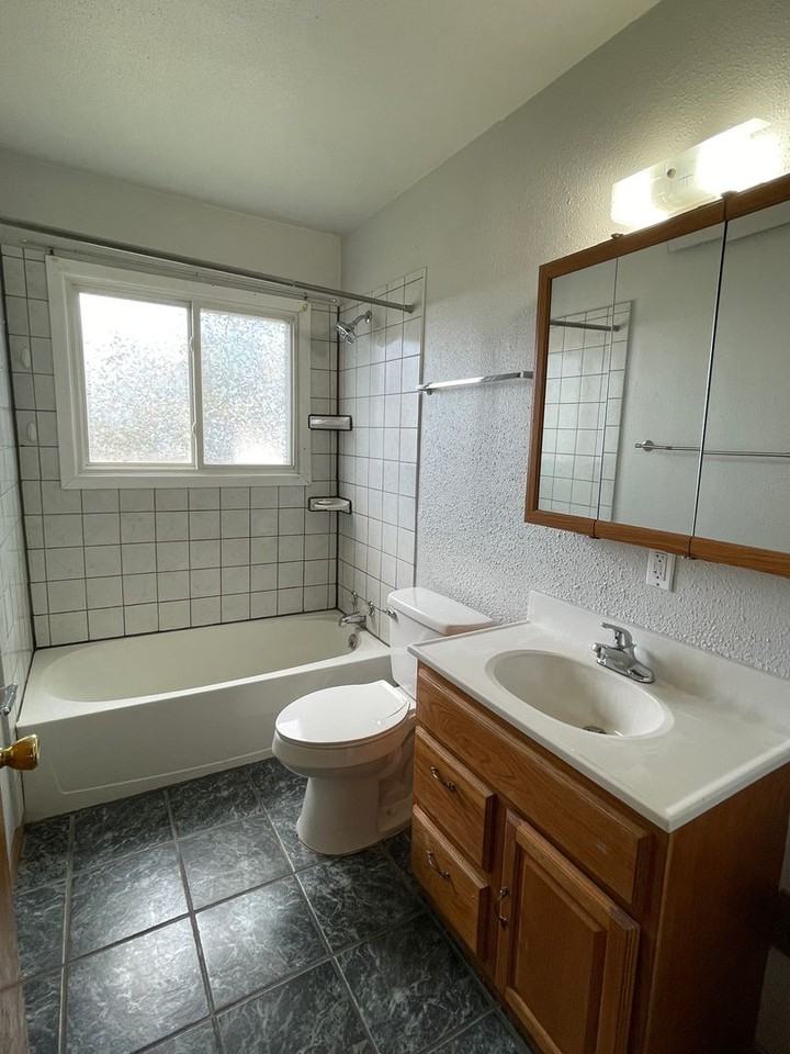 927 Blaine Ave - Photo 7 of 19