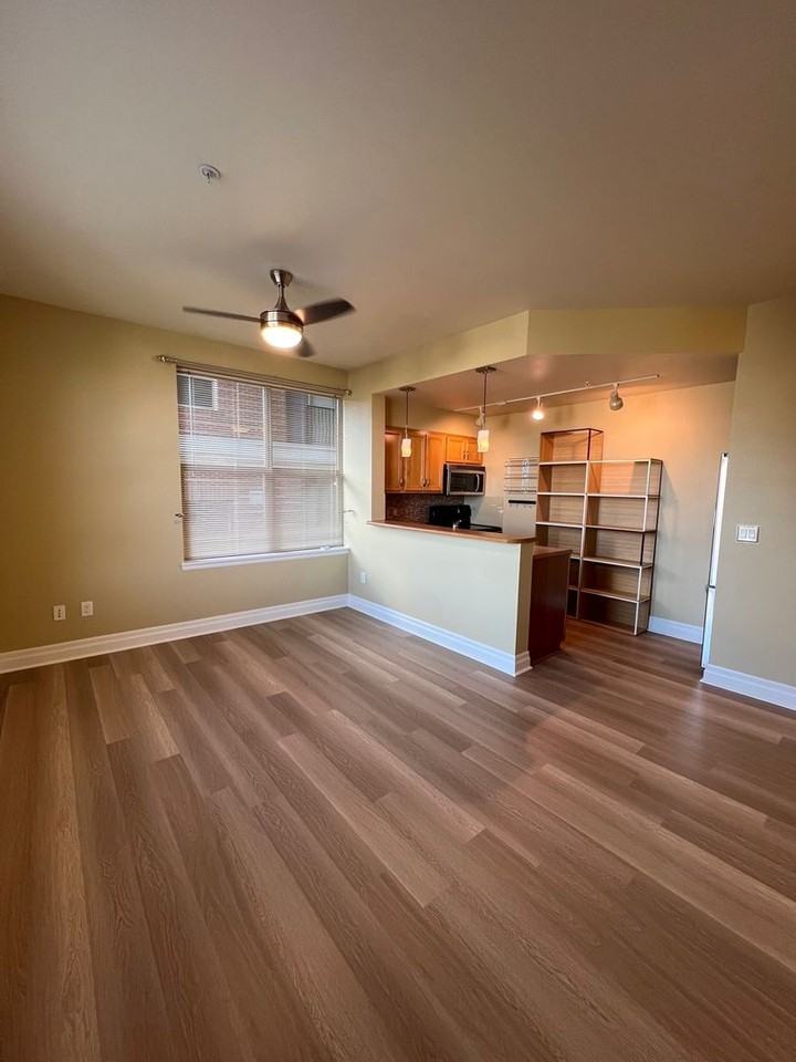 910 Harris Ave #201 - Photo 2 of 15