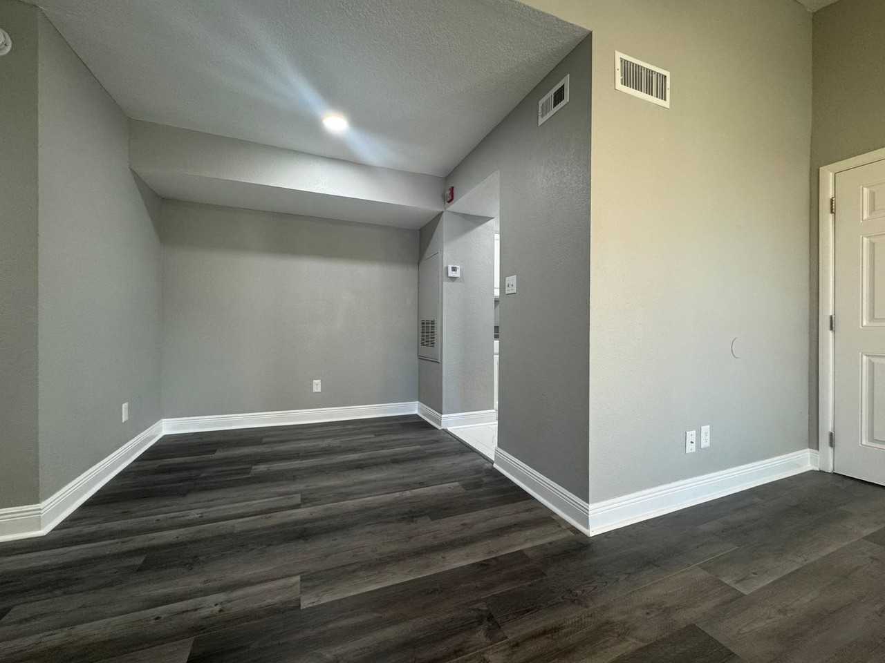 3740 Idlebrook Cir #206 - Photo 4 of 27
