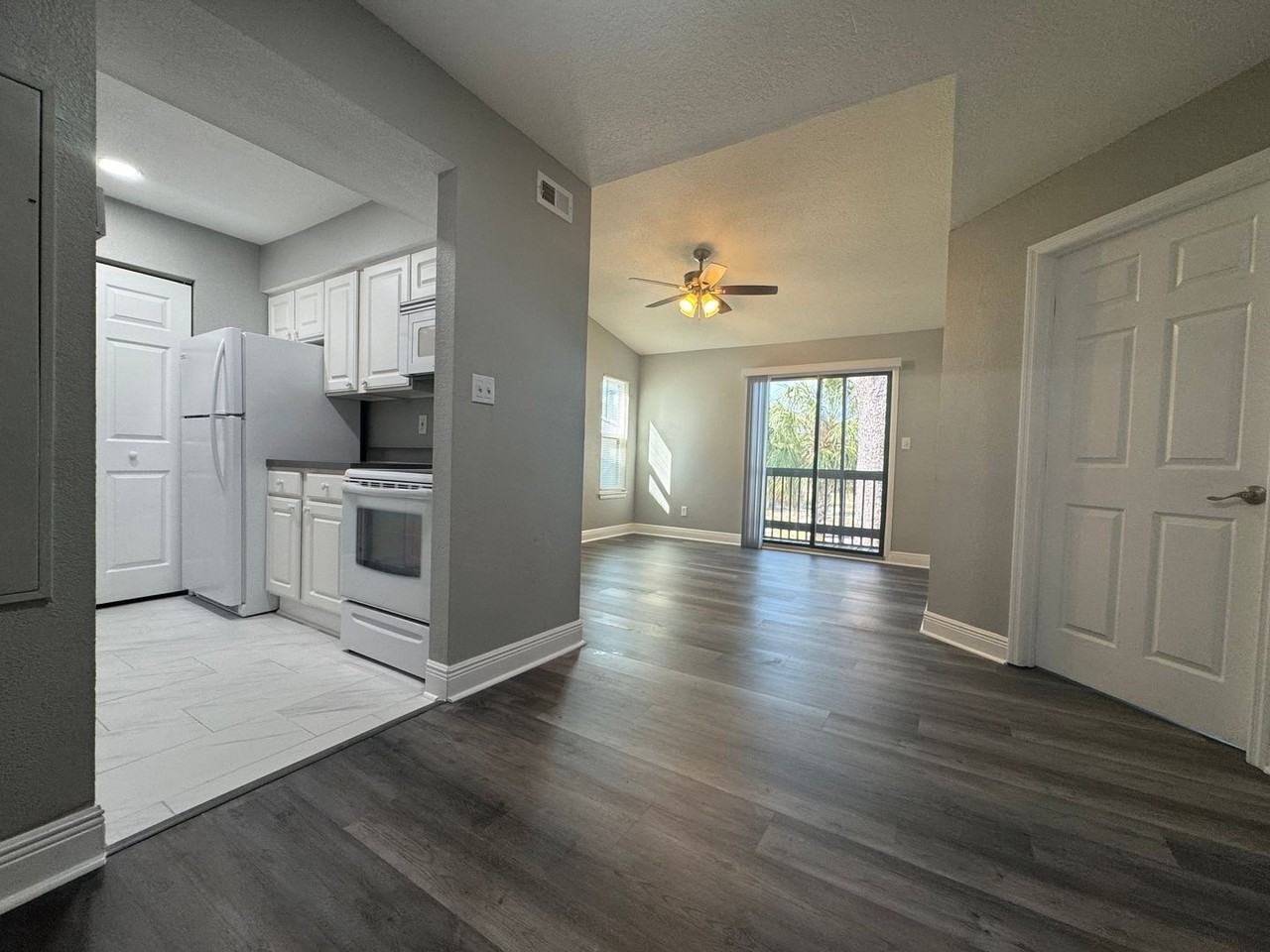3740 Idlebrook Cir #206 - Photo 6 of 27