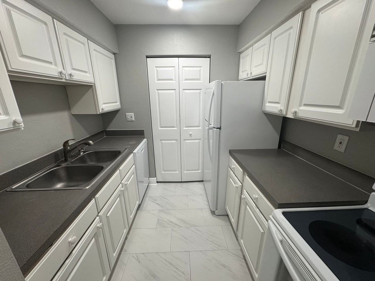 3740 Idlebrook Cir #206 - Photo 7 of 27