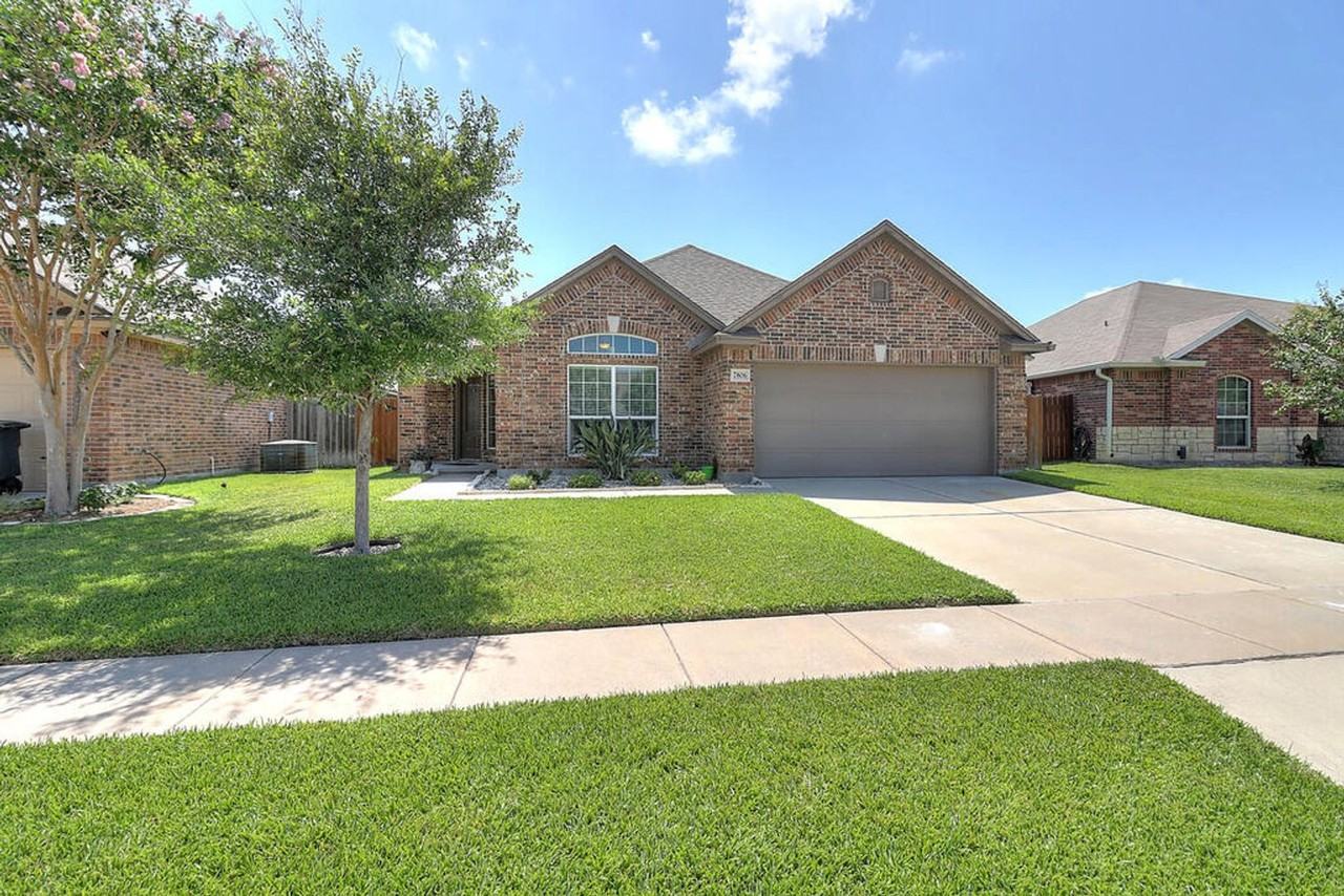 7806 Lands End Dr - Photo 3 of 48