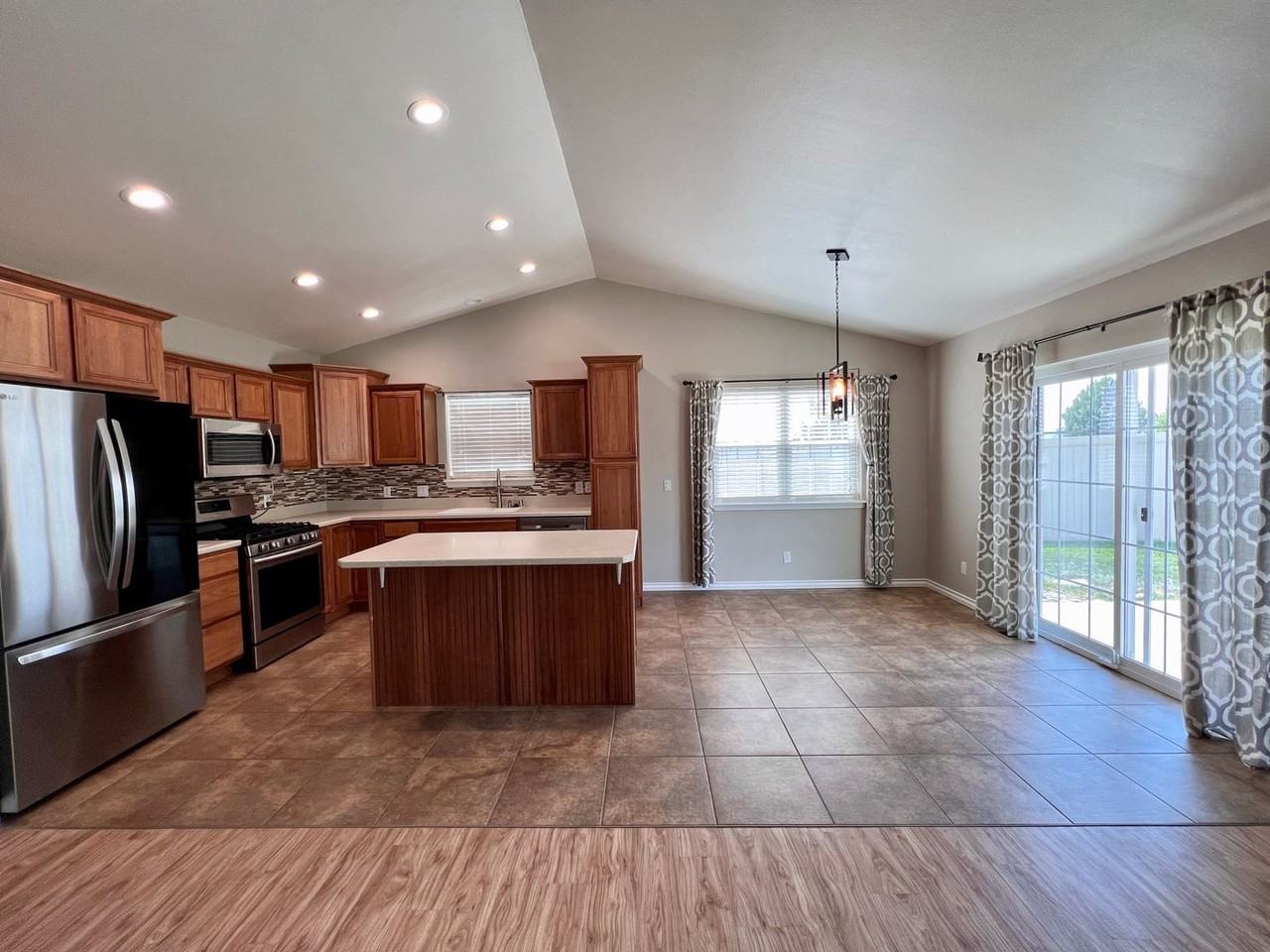 2904 Golden Acres Dr - Photo 3 of 36