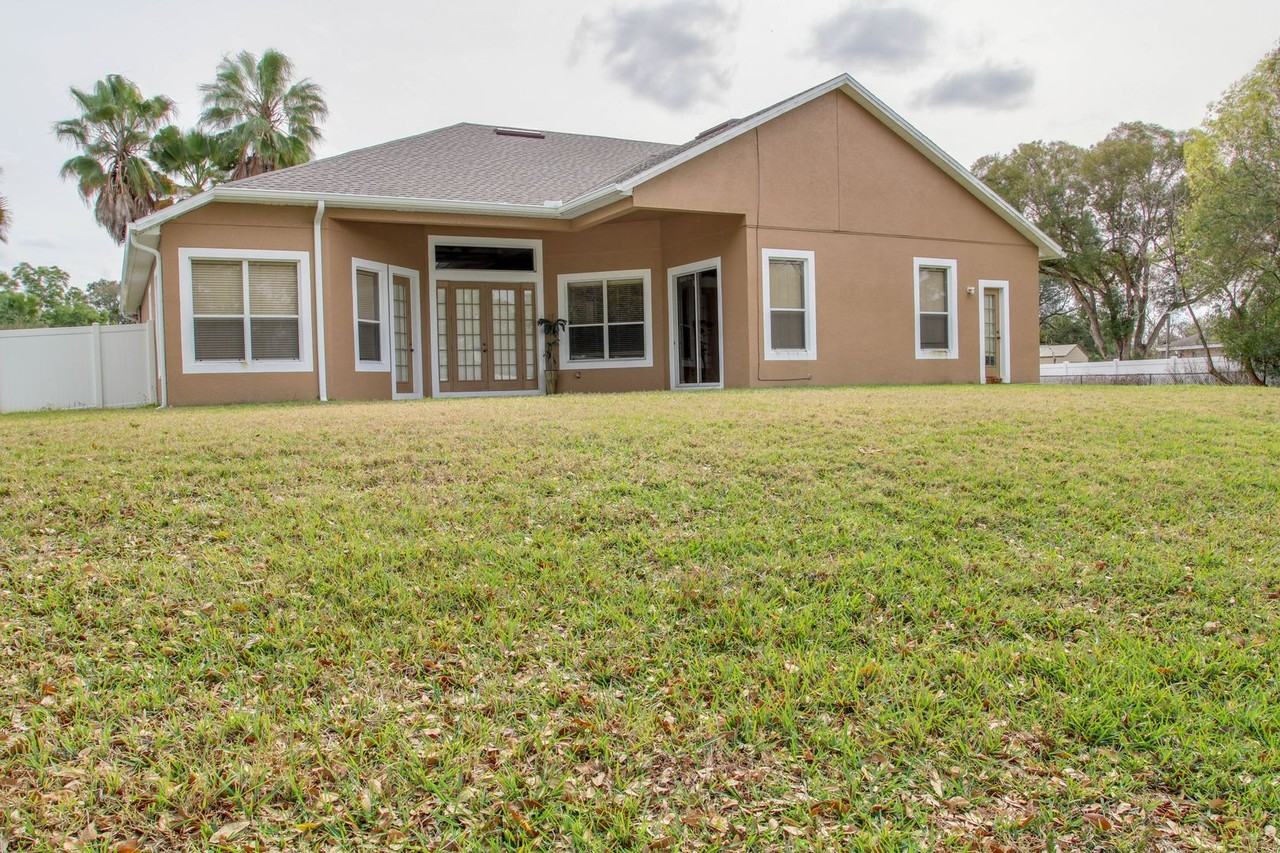 805 Bainbridge Loop - Photo 3 of 26