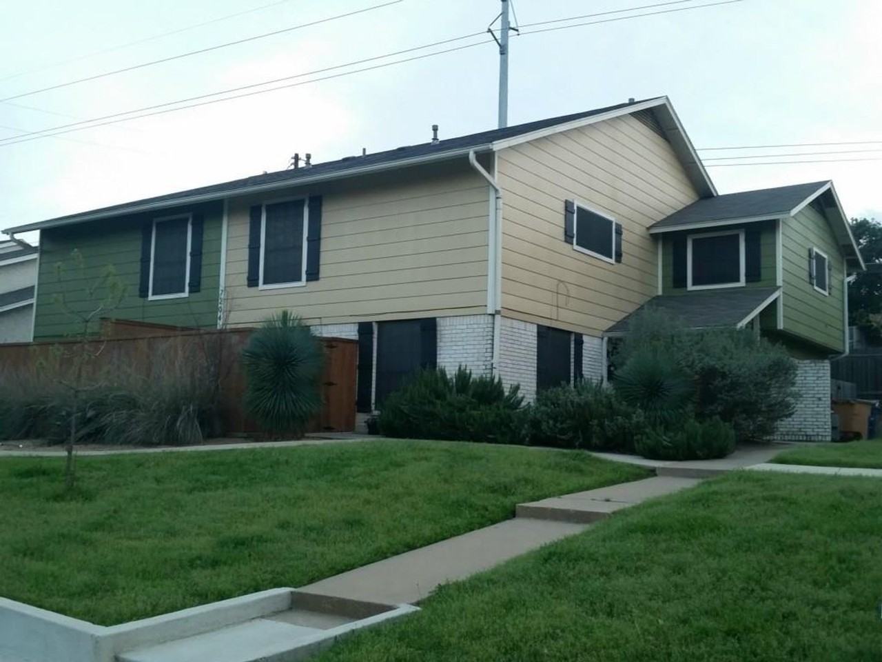 7204 Creekside Dr - Photo 3 of 15