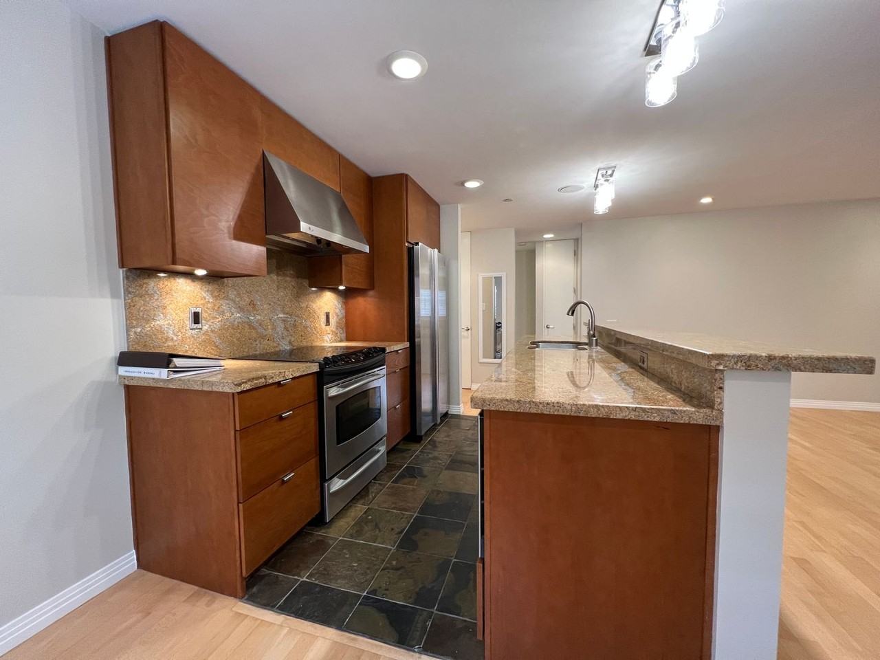 1845 Palm View Pl #112 - Photo 3 of 16