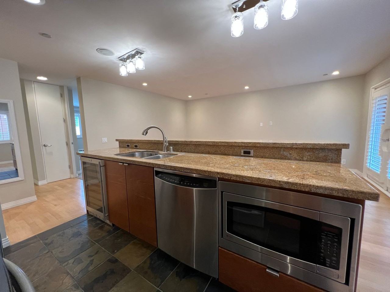 1845 Palm View Pl #112 - Photo 5 of 16
