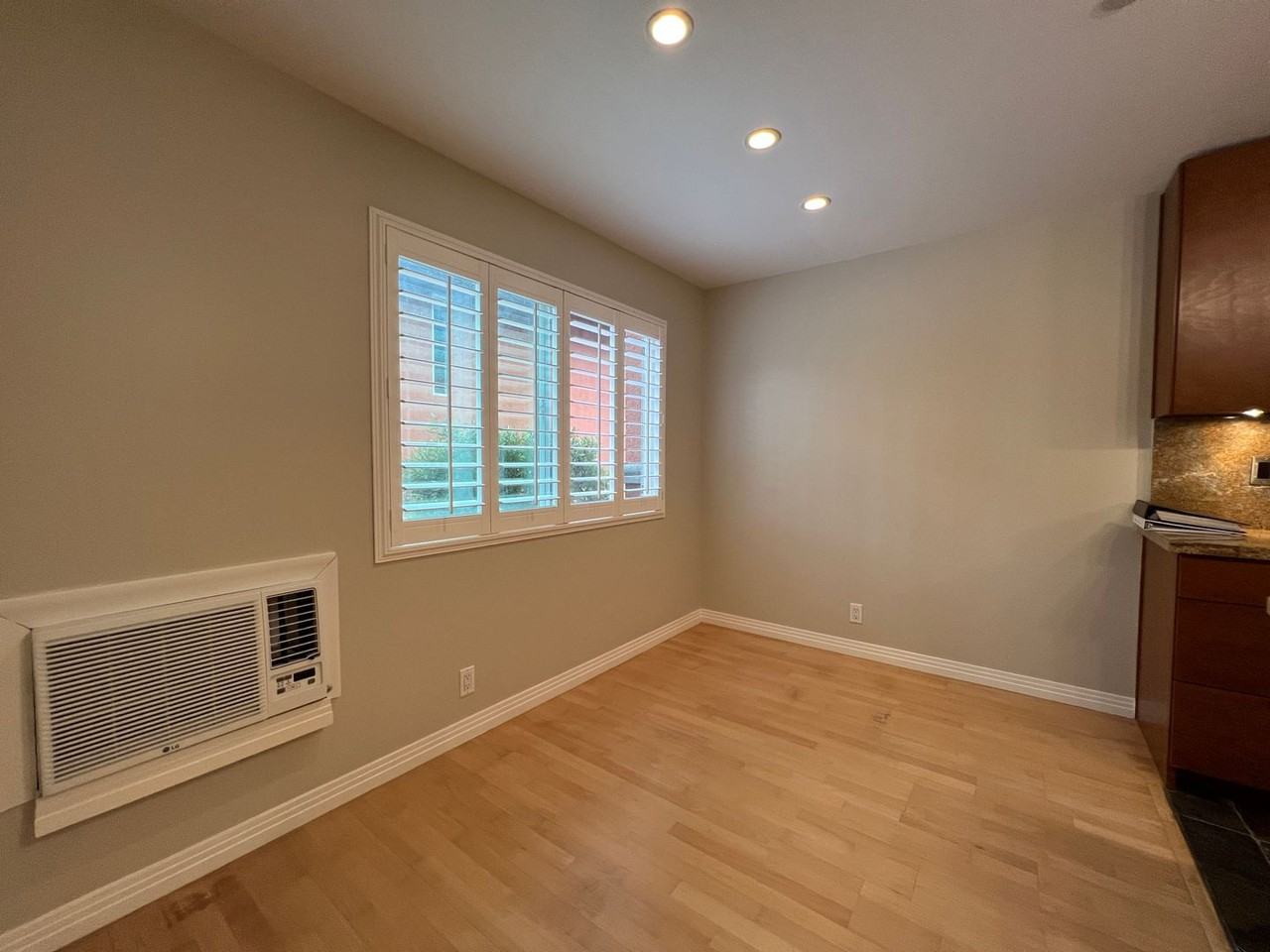 1845 Palm View Pl #112 - Photo 7 of 16