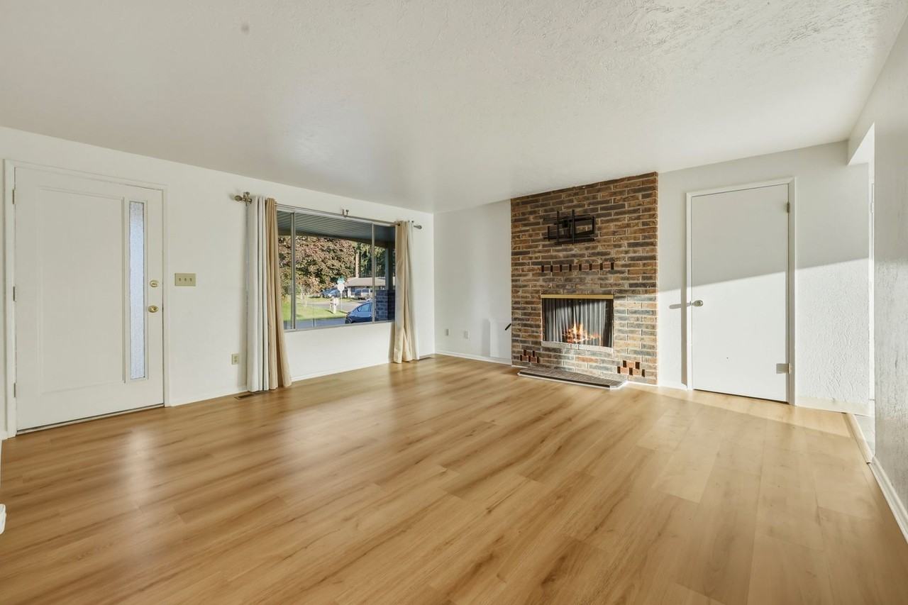 333 Choker St Se #B - Photo 5 of 28
