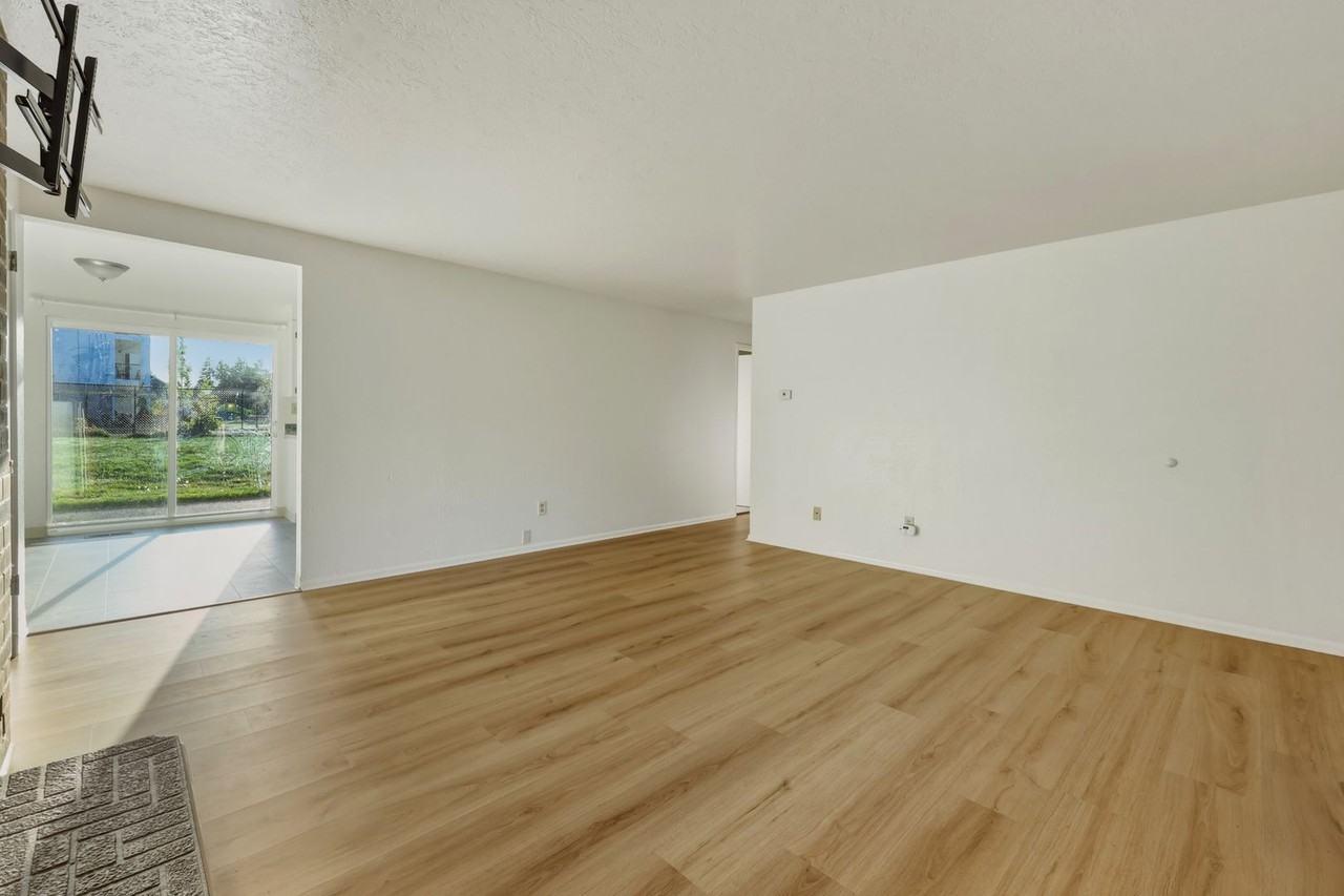 333 Choker St Se #B - Photo 6 of 28