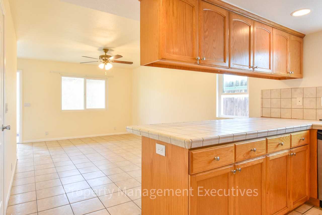 4815 Narragansett Ave - Photo 4 of 18