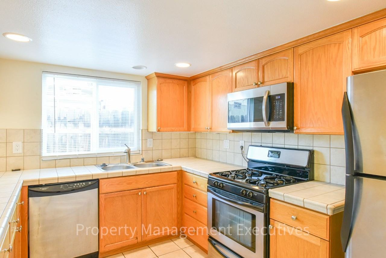 4815 Narragansett Ave - Photo 7 of 18