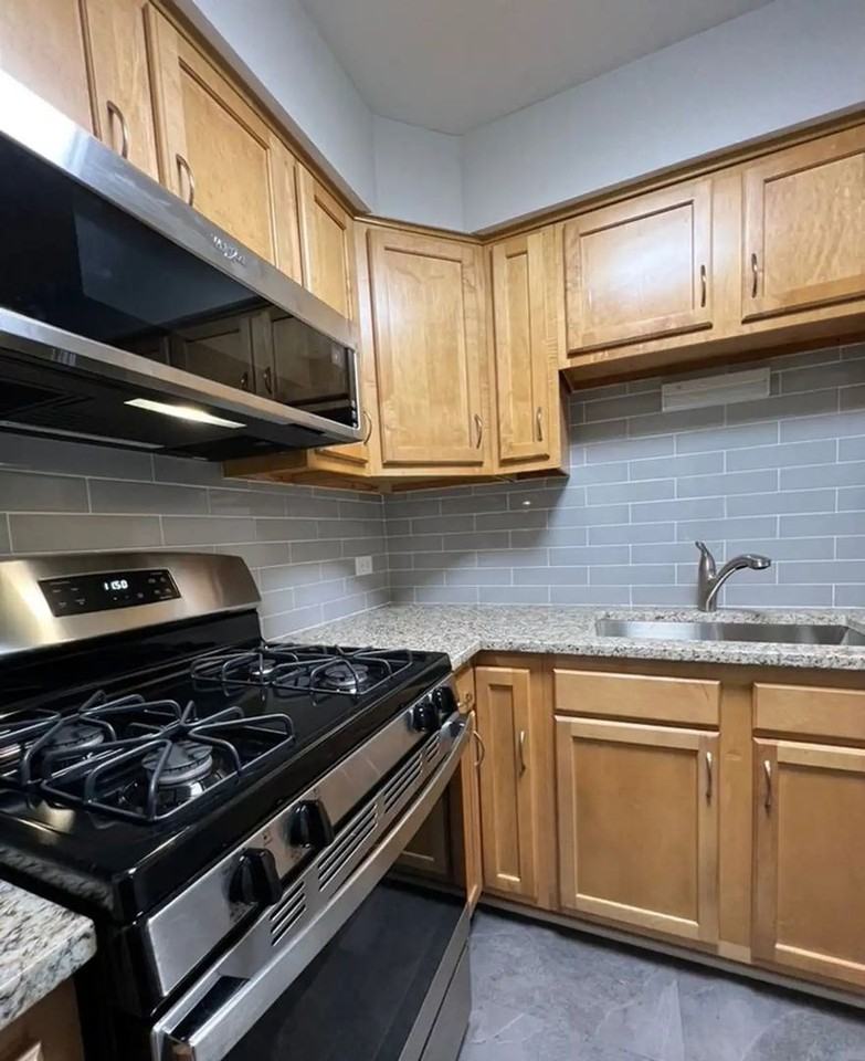 152 Walton LLC - Photo 5 of 28