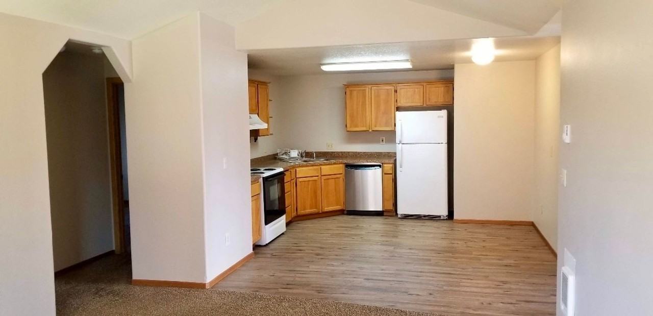 2719 Sw 28th St - Photo 2 of 8
