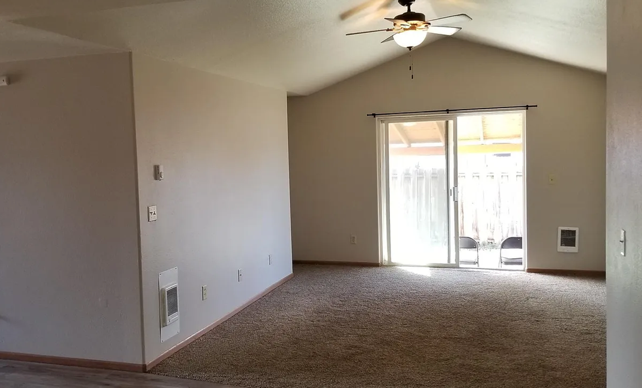 2719 Sw 28th St - Photo 5 of 8