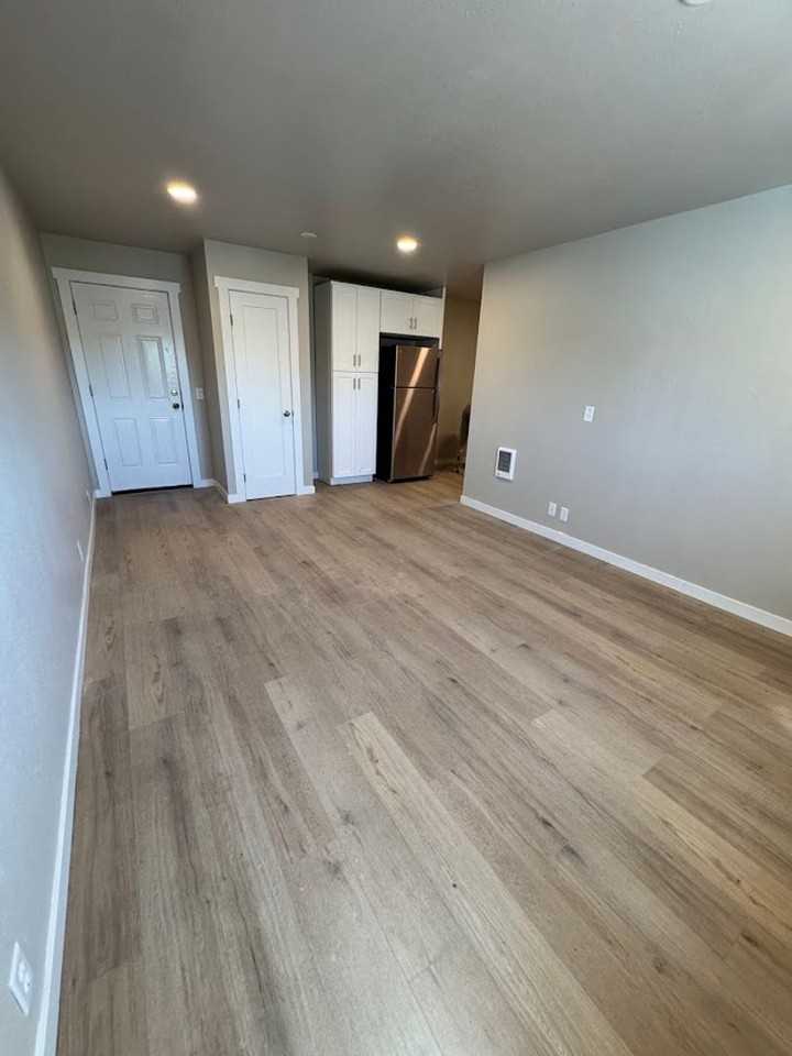 227 S 6th St - Photo 3 of 11