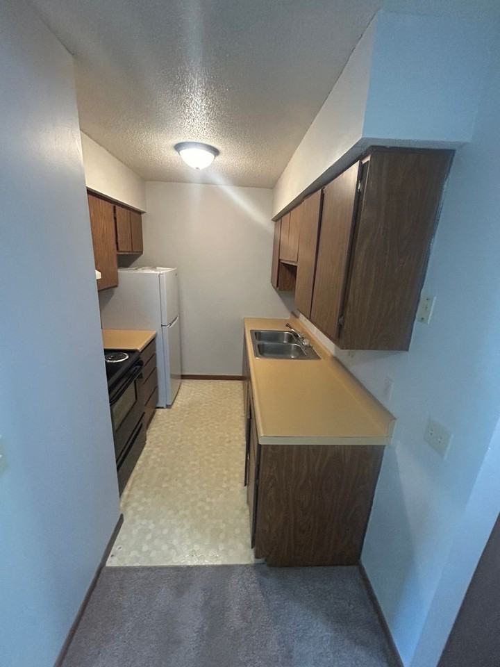 221 S Ivy Ln - Photo 3 of 7