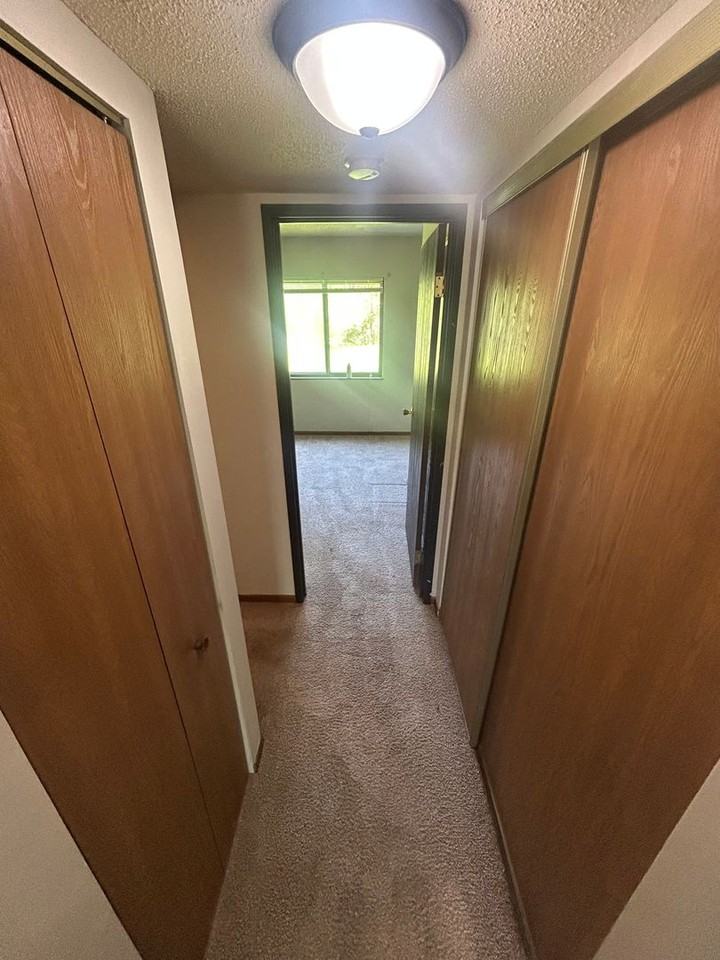 221 S Ivy Ln - Photo 4 of 7