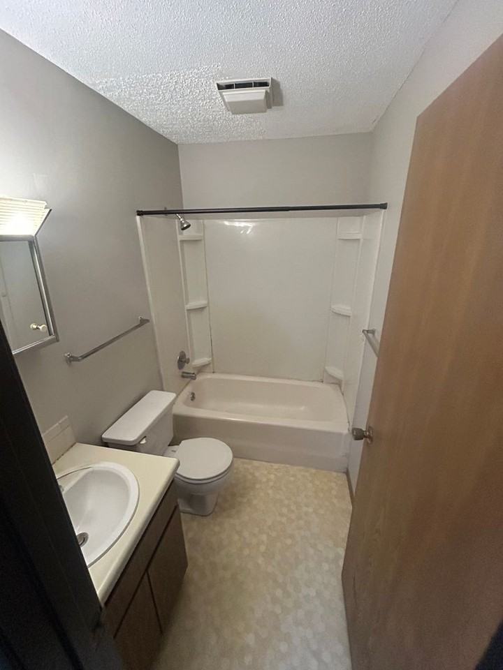 221 S Ivy Ln - Photo 5 of 7