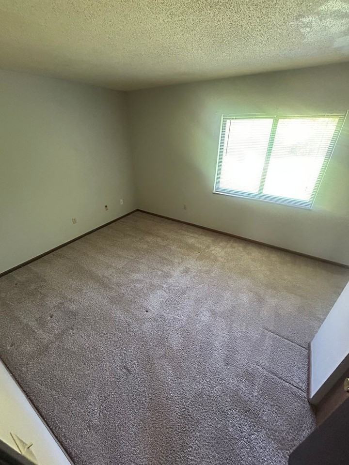 221 S Ivy Ln - Photo 6 of 7