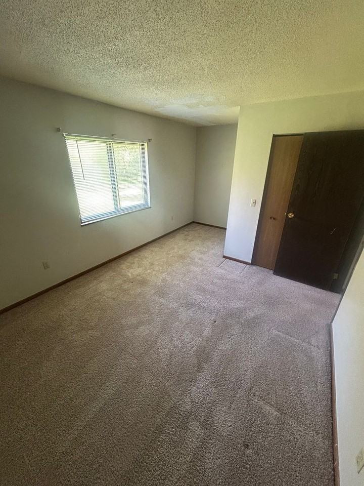 221 S Ivy Ln - Photo 7 of 7