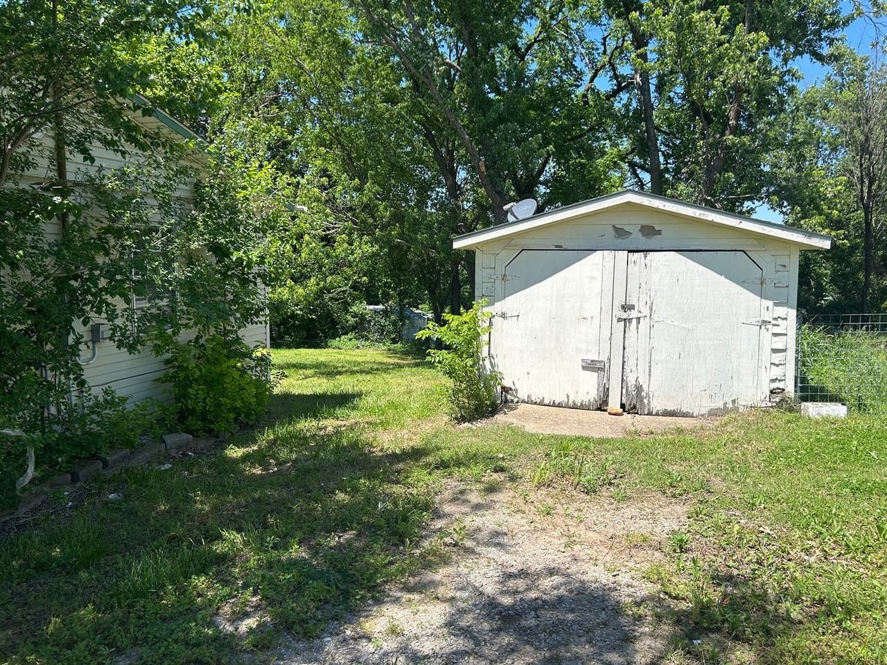 248 E Jo Ave - Photo 2 of 15