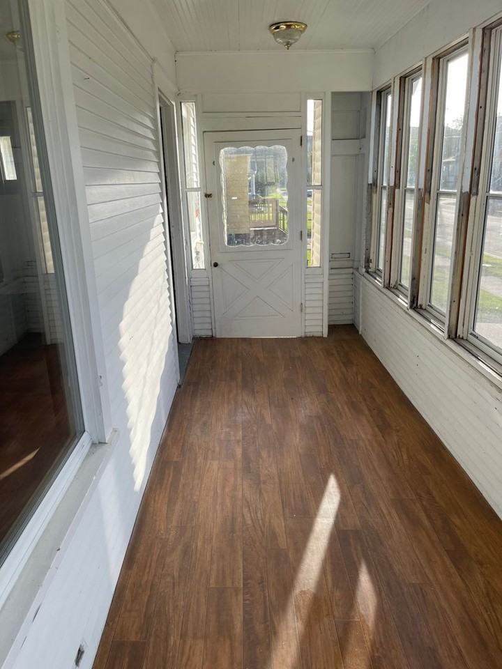 801 Scott Ave - Photo 2 of 14
