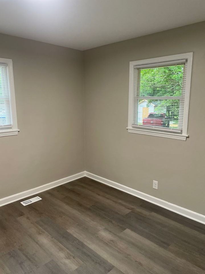1447 Marne St - Photo 3 of 6
