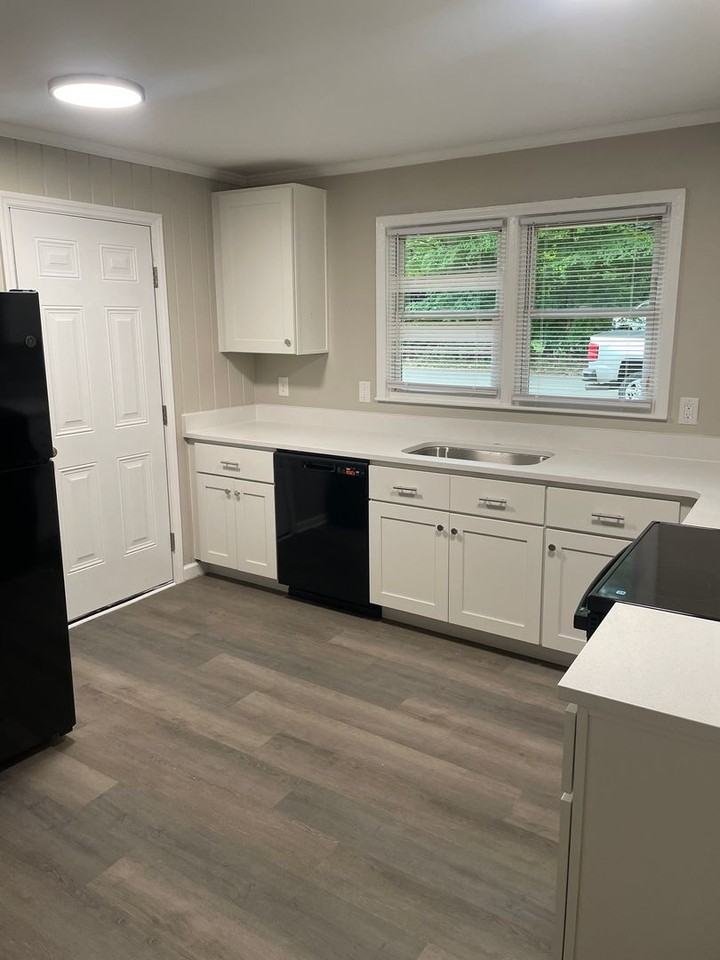1447 Marne St - Photo 4 of 6