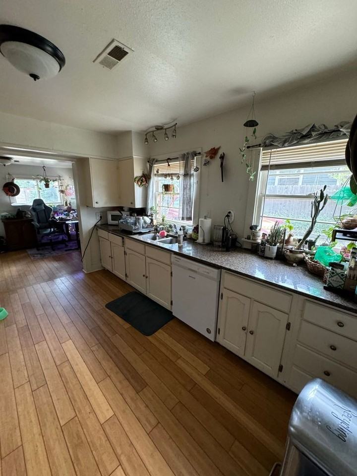 208 2nd St - Photo 7 of 16