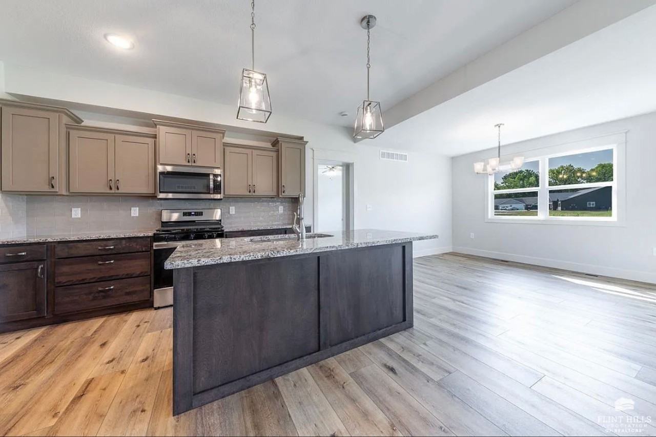9163 Bullfrog Dr - Photo 4 of 17