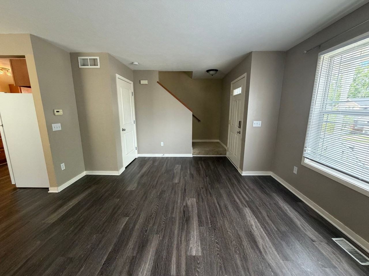 530 Eastern Ave Ne - Photo 3 of 19