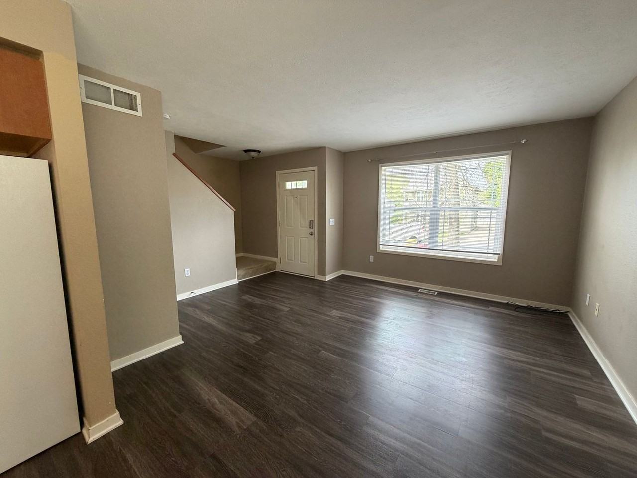 530 Eastern Ave Ne - Photo 4 of 19