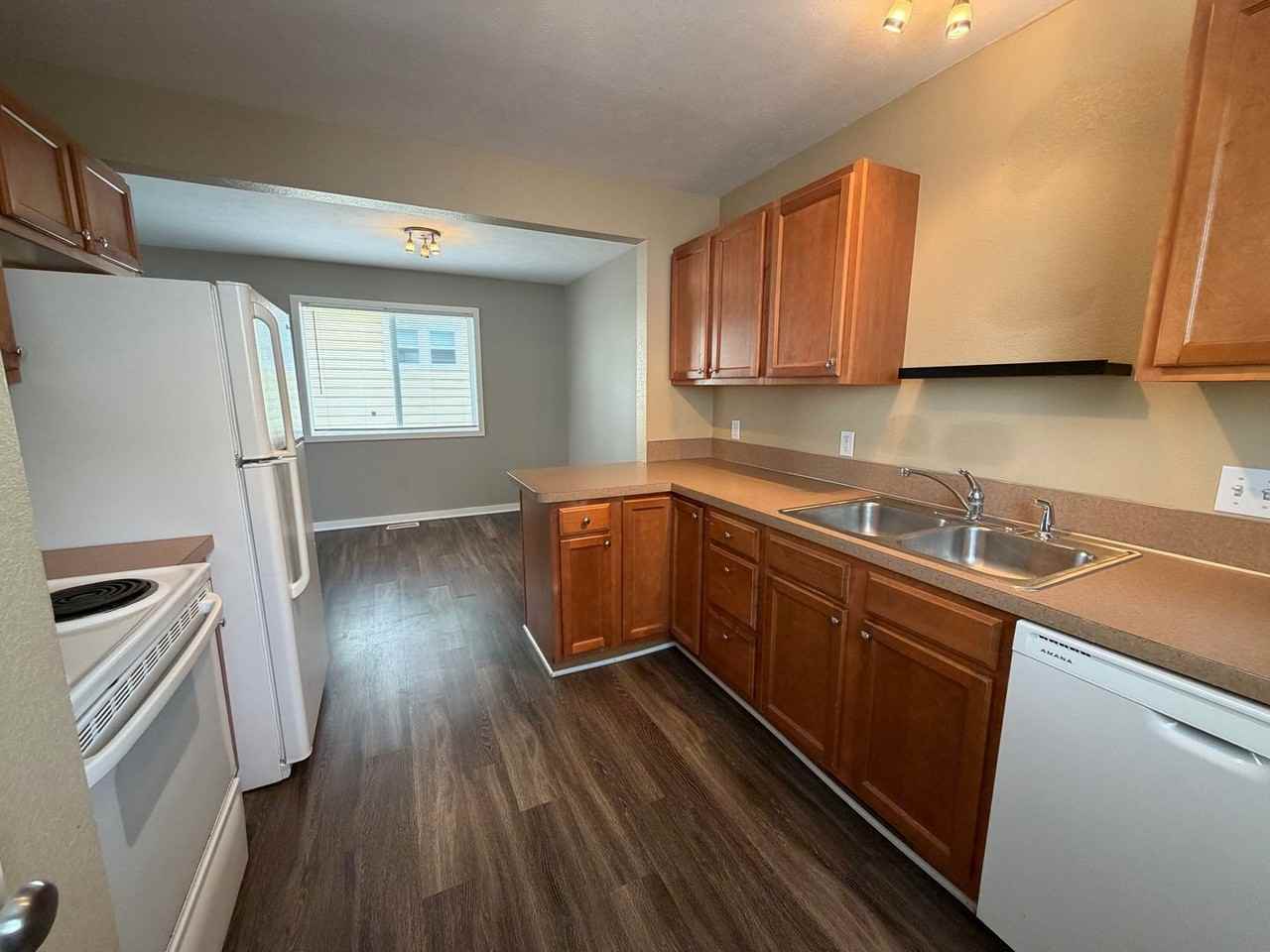 530 Eastern Ave Ne - Photo 7 of 19