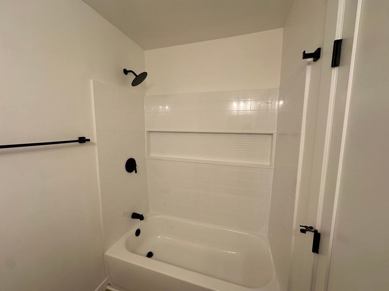 3221 Downey Ave - Photo 5 of 18