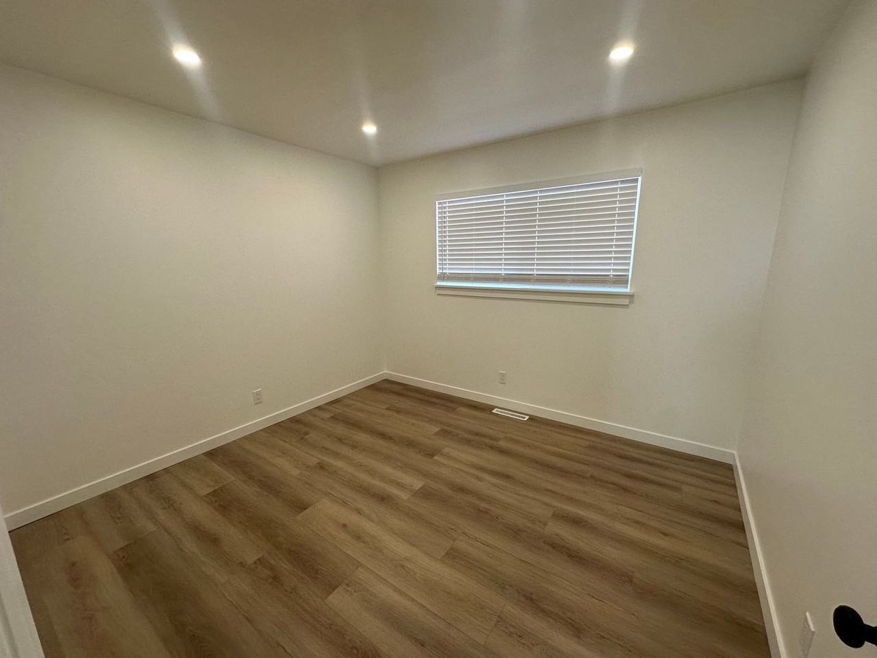 3221 Downey Ave - Photo 7 of 18