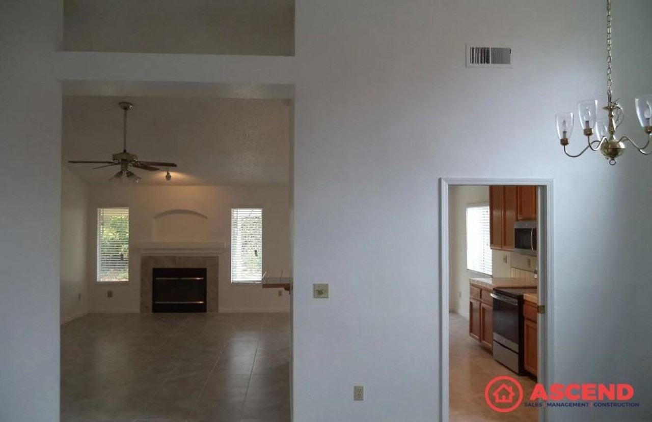 8812 Fox Creek Ct - Photo 4 of 8
