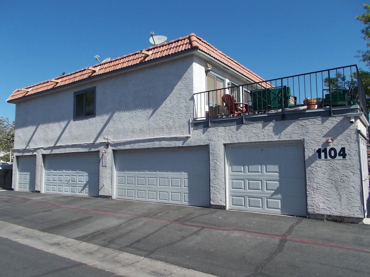 1104 Willow Tree Dr #C - Photo 3 of 21