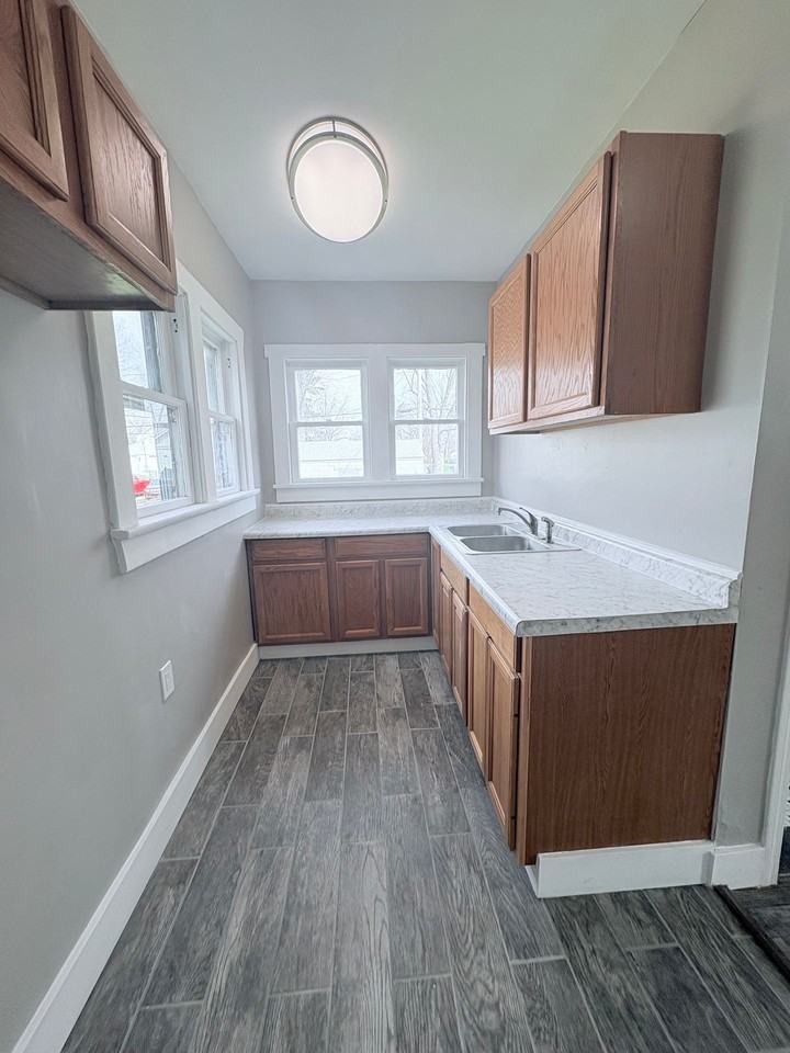 1572-1580_E_MAYNARD AVE - Photo 3 of 9
