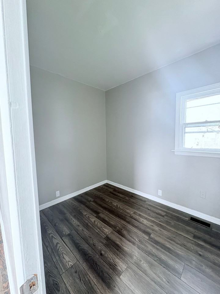 1572-1580_E_MAYNARD AVE - Photo 5 of 9