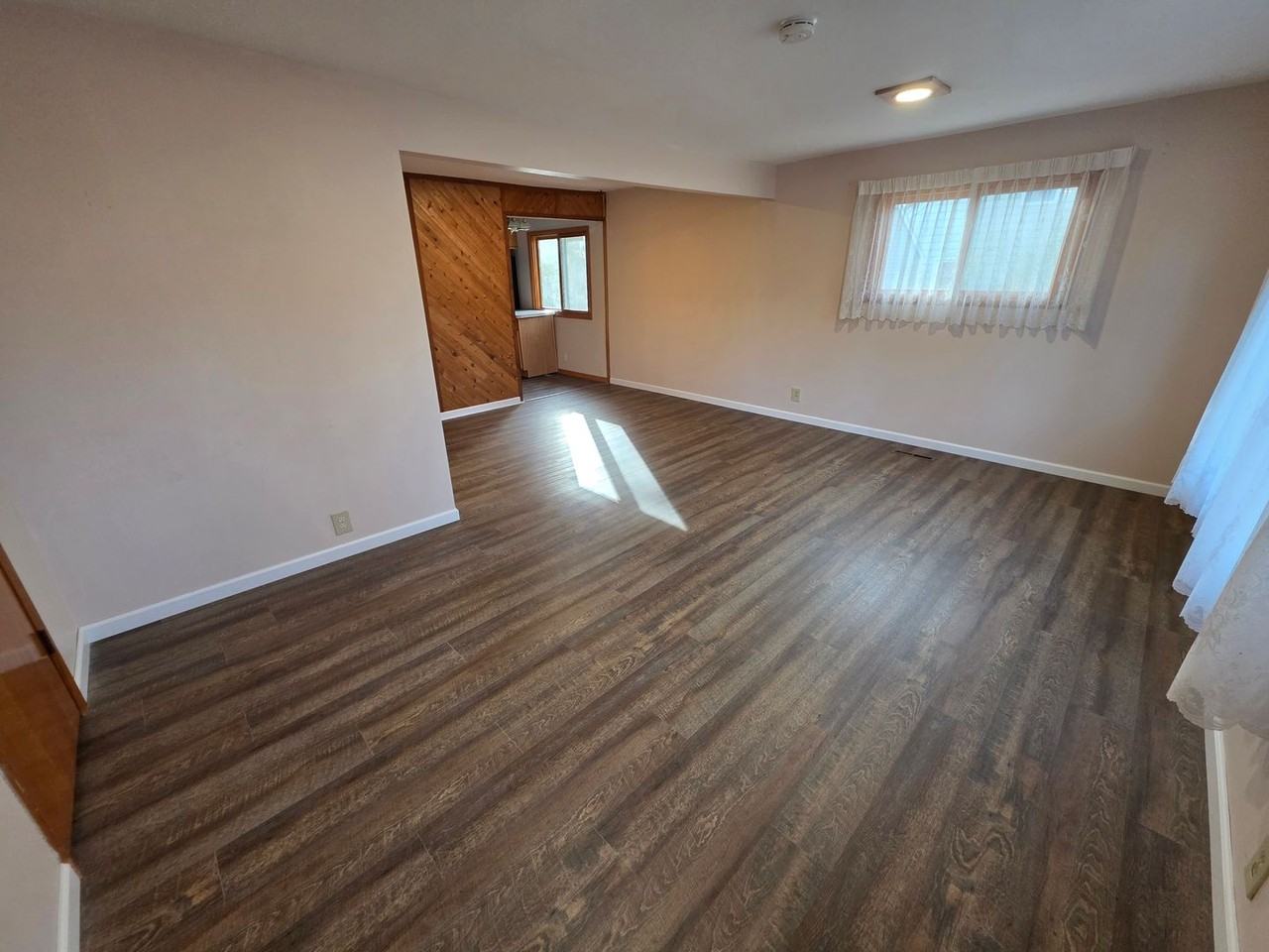 2451 Harrison St - Photo 3 of 32