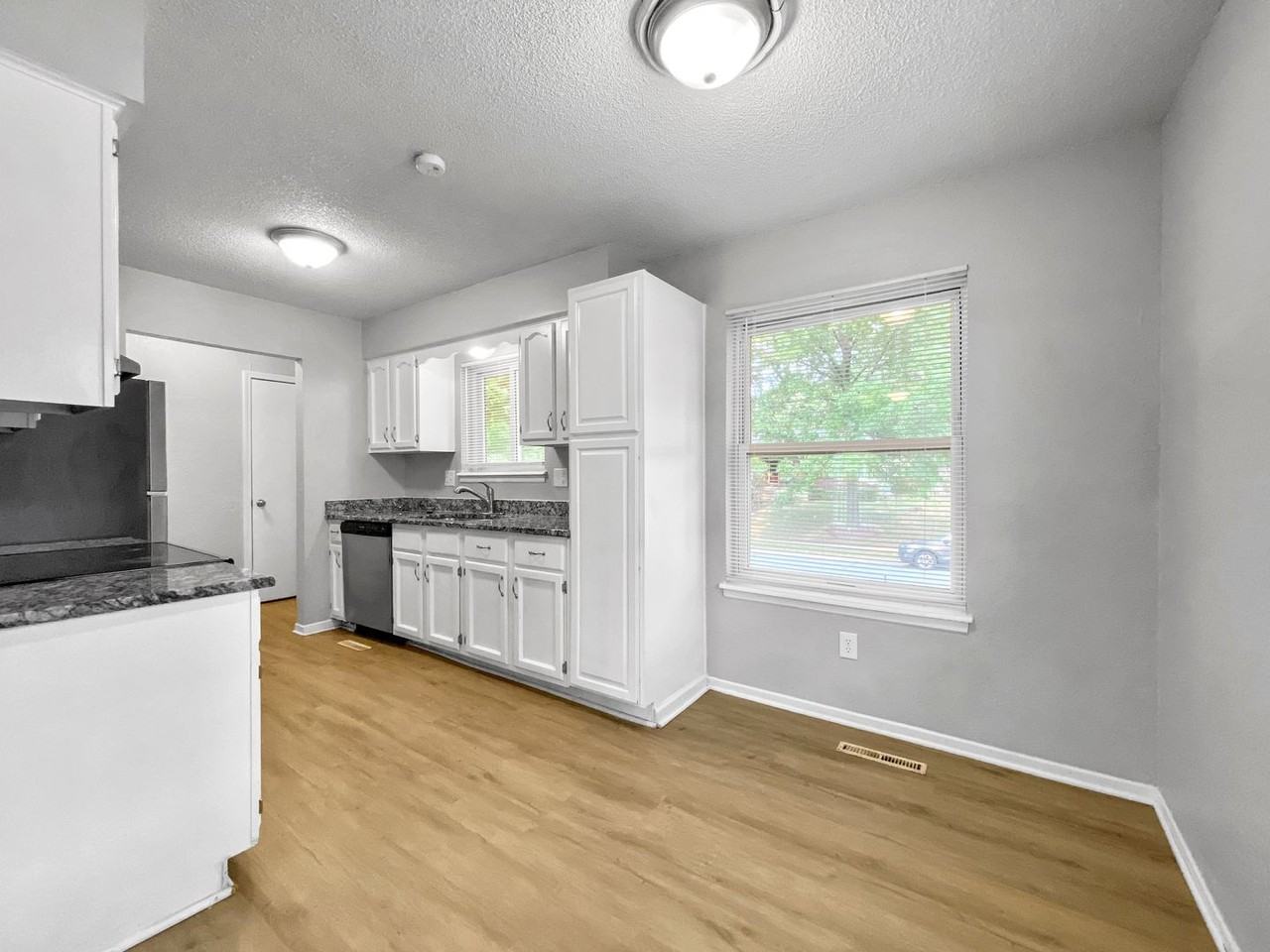 118 Se Flagstone Dr - Photo 5 of 17