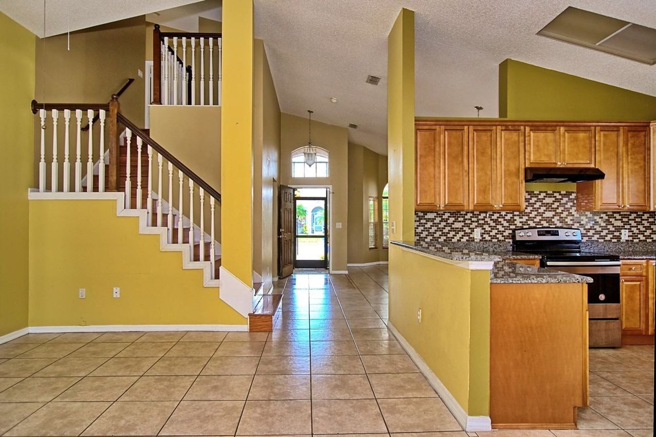 4335 Creekside Blvd - Photo 3 of 22